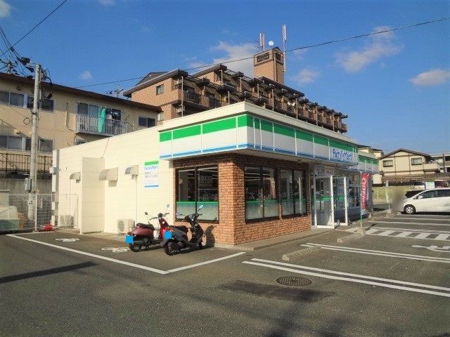 コンビニ　ファミリーマート黒髪店（コンビニ）まで650m
