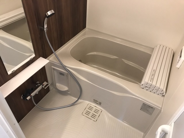 バス・シャワールーム　追い焚き・浴室乾燥機付きのお風呂です♪