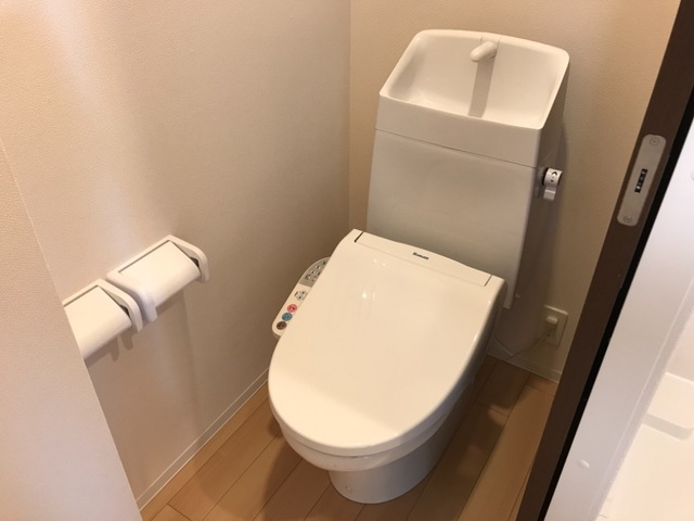 トイレ　嬉しい温水洗浄便座付き♪