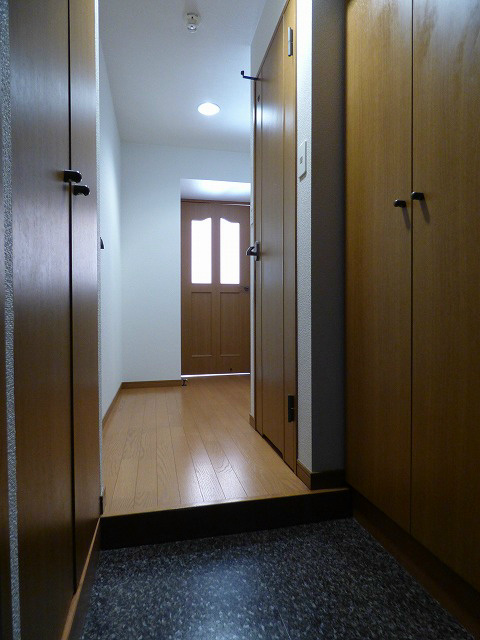 玄関　奥行きのある廊下です