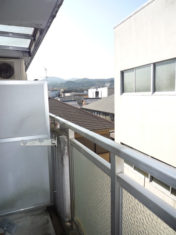 地下鉄烏丸線 北大路駅 バス乗車時間：12分 最寄りバス停で下車 徒歩2分 4階建 築39年の内装写真