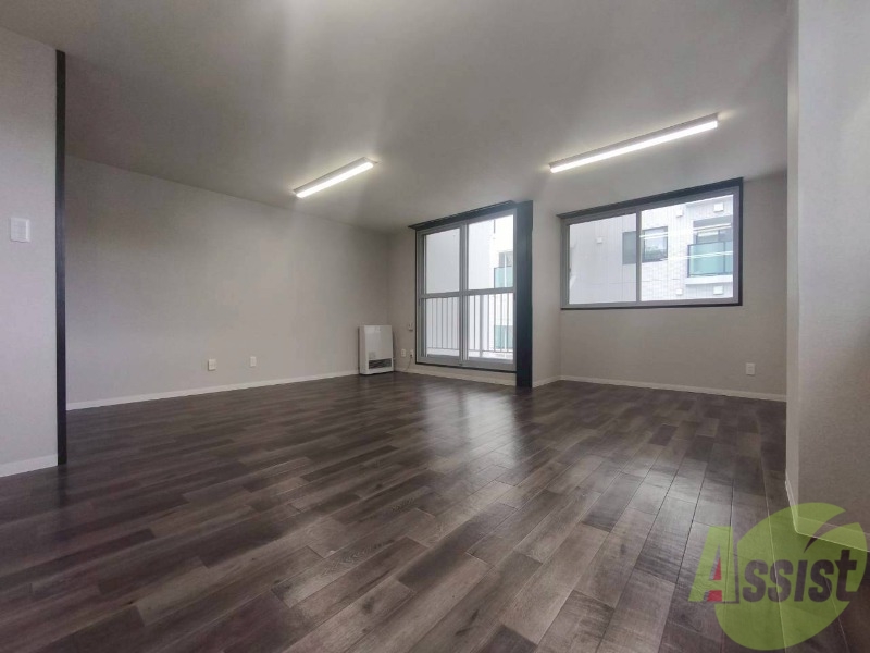 居室・リビング　広々としたリビングですね。使い勝手がよさそうですね！