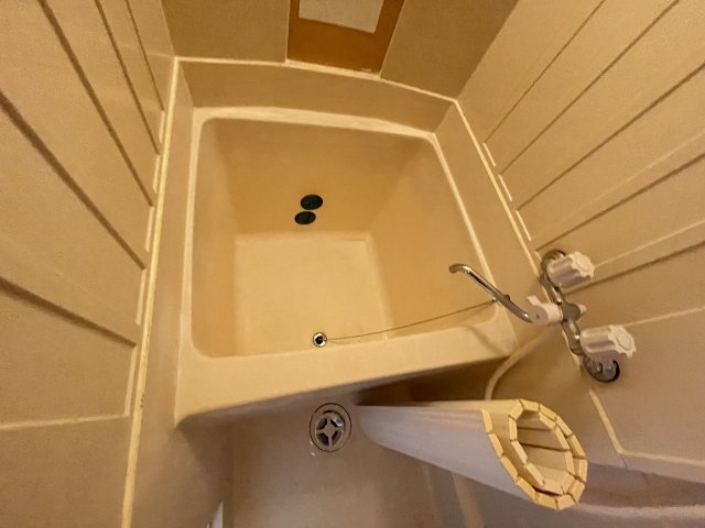 バス・シャワールーム　落ち着いた空間のお風呂です