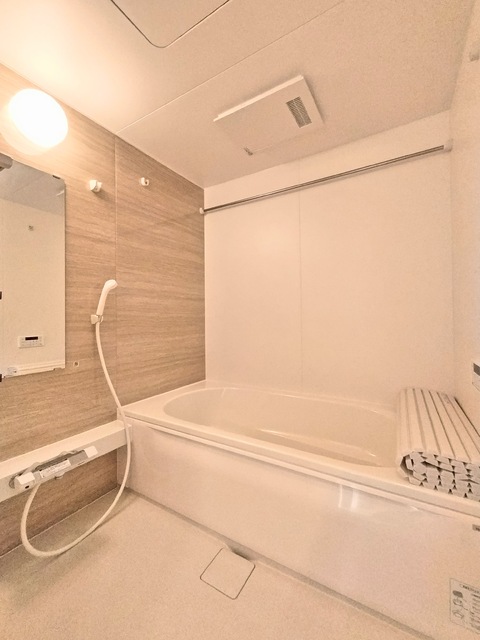 バス・シャワールーム　風呂蓋は設備ではありません