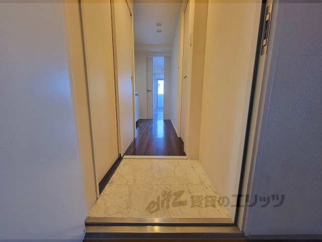 玄関　玄関からの様子