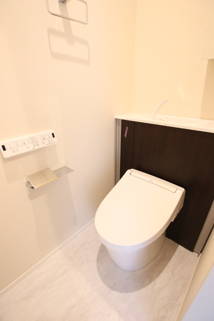 トイレ　温水洗浄便座機能付きのトイレ