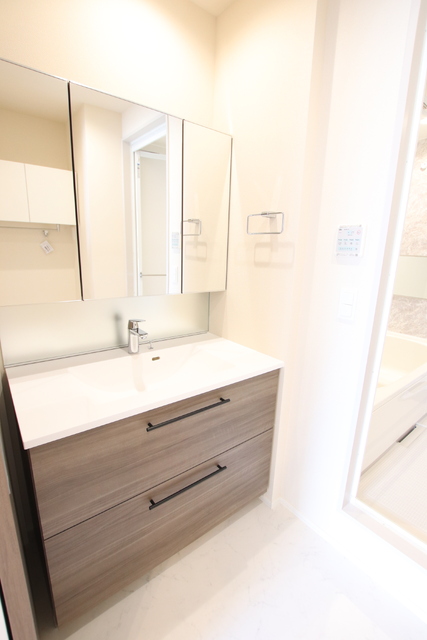 洗面設備　収納力高めの独立洗面台◎