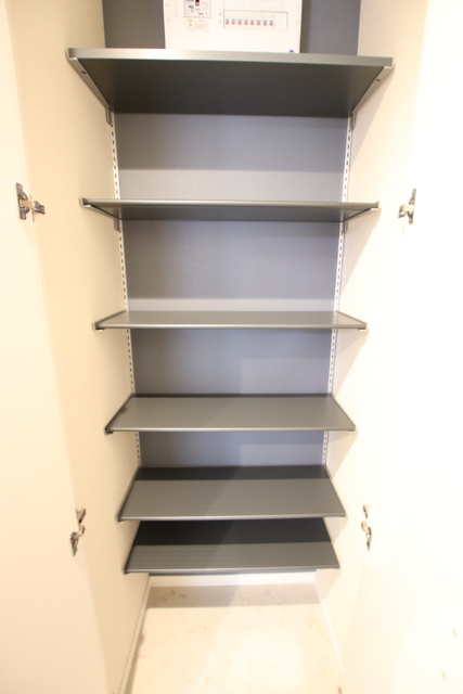 玄関　縦型のシューズボックス