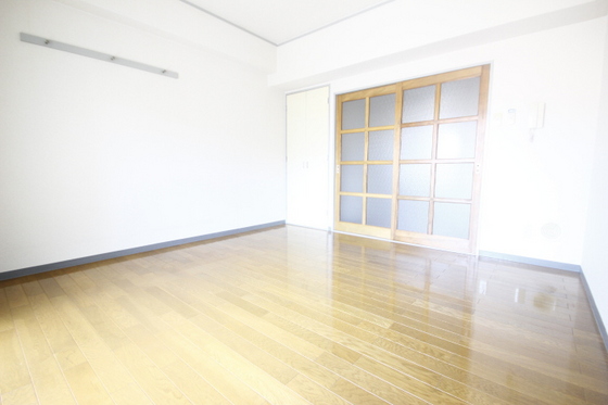 居室・リビング　※別号室のお写真です。