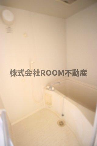 バス・シャワールーム　コンパクトで使いやすいお風呂です