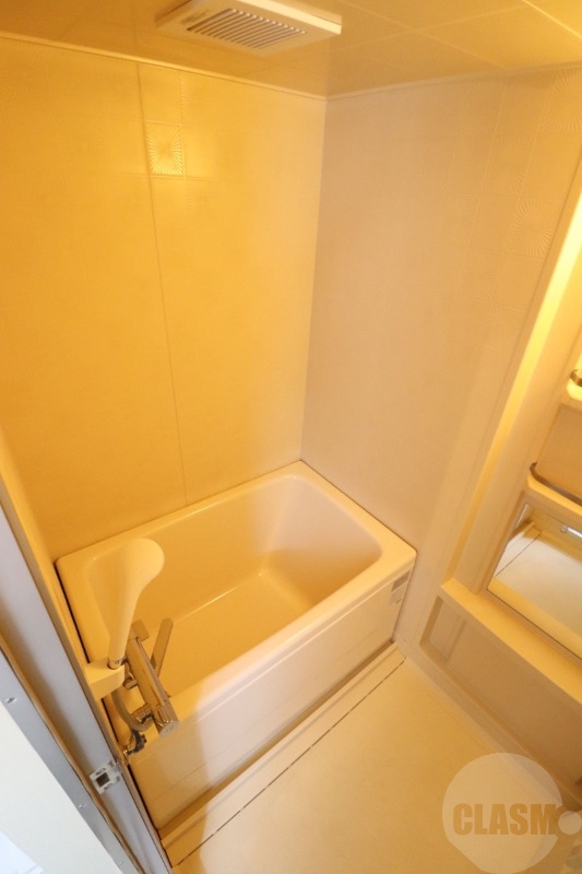 バス・シャワールーム　清潔感のあるバスルームです