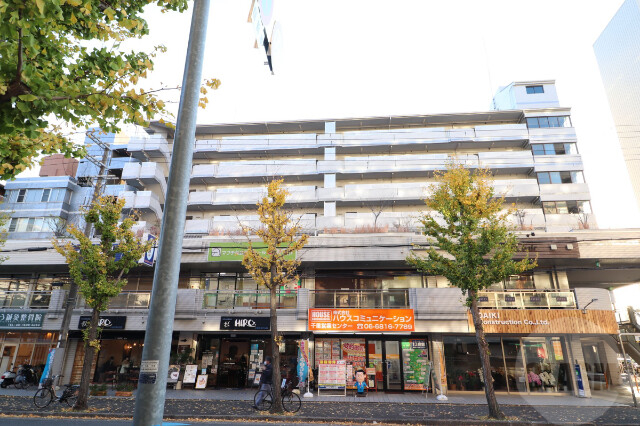 建物外観　買い物に便利な立地にあります