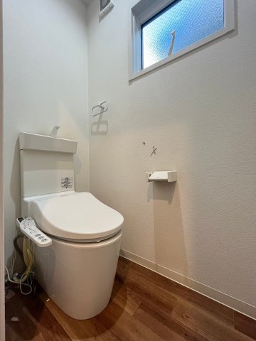トイレ　同物件、別号室の参考写真です。