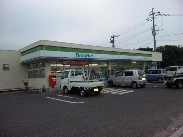コンビニ　ファミリーマート（コンビニ）まで500m