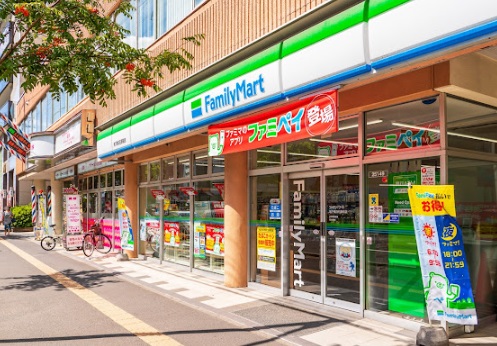 コンビニ　ファミリーマート地下鉄白石駅前店（コンビニ）まで230m
