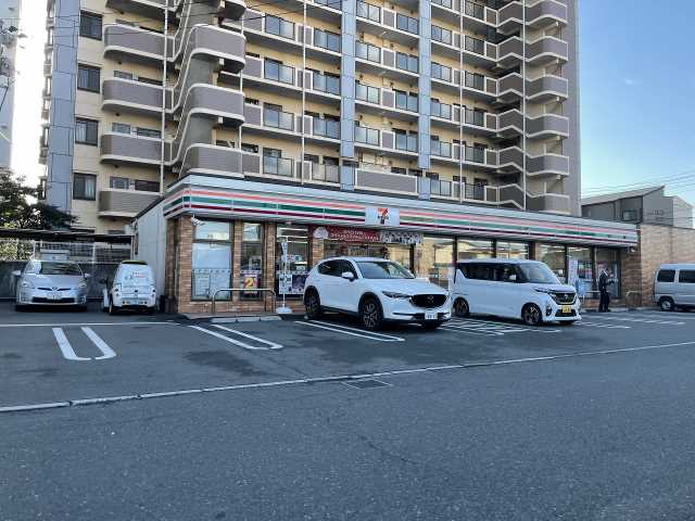 コンビニ　セブン－イレブン小倉日明４丁目店（コンビニ）まで449m