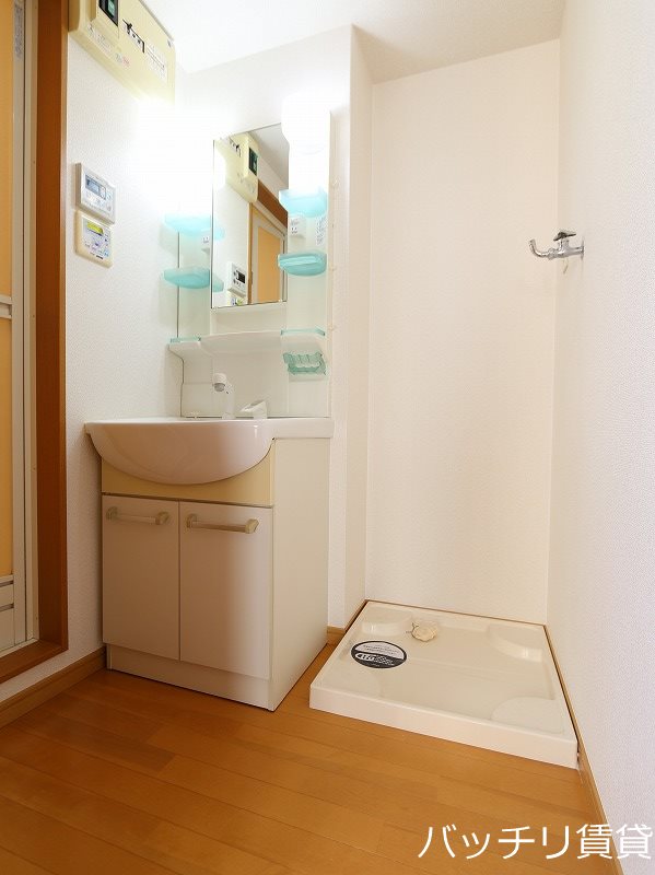 洗面設備　※同型タイプの為現状優先