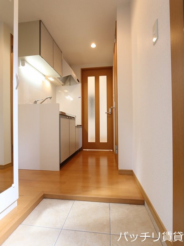 玄関　※同型タイプの為現状優先