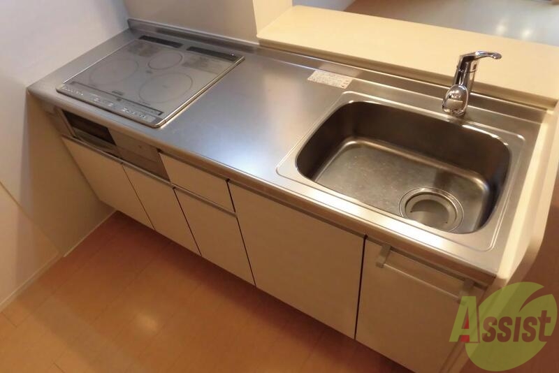 キッチン　３口あれば料理もたのしいですね