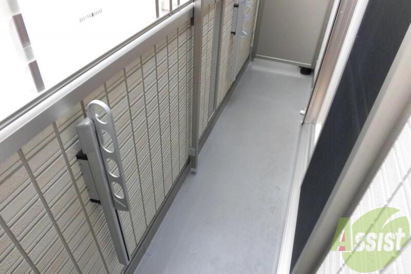 バルコニー　物干し竿がつけれます