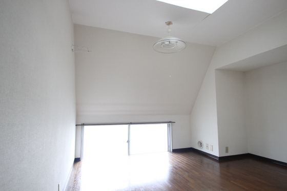 居室・リビング　＊別号室の写真です