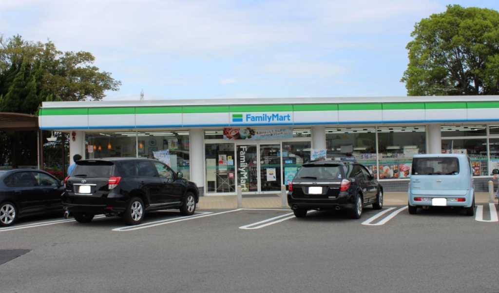 コンビニ　ファミリーマート 三方原PA店（コンビニ）まで885m