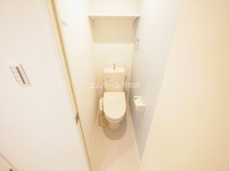 トイレ　温水洗浄暖房便座付トイレ