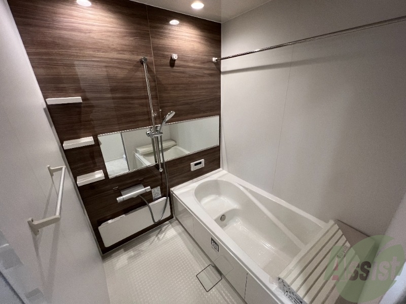 バス・シャワールーム　浴室になります。脚を伸ばせる一坪風呂になります。