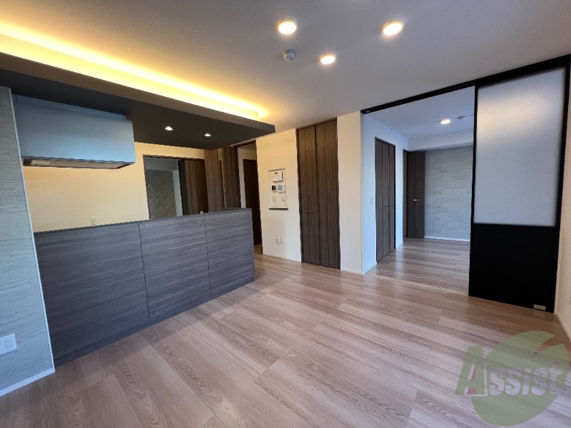 居室・リビング　１２．２帖のＬＤＫです。広々として気品があります。