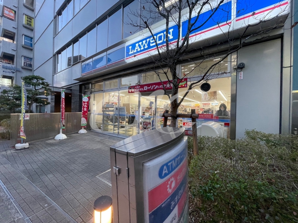 コンビニ　ローソン 柏駅東口店（コンビニ）まで912m