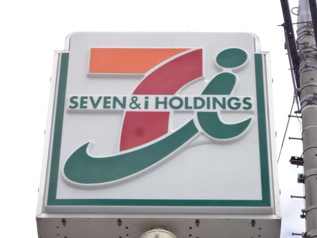 コンビニ　セブンイレブン（コンビニ）まで750m