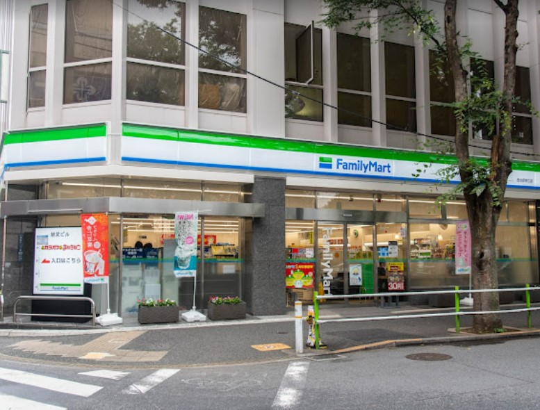 コンビニ　ファミリーマート 西台駅東口店（コンビニ）まで770m