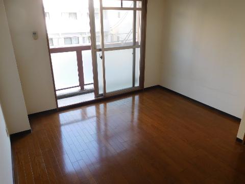 居室・リビング　室内