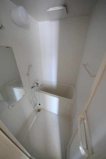 バス・シャワールーム　写真は３０３号室