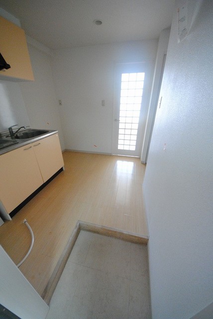 玄関　写真は３０３号室