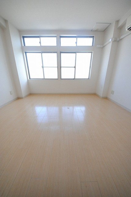 居室・リビング　写真は３０３号室