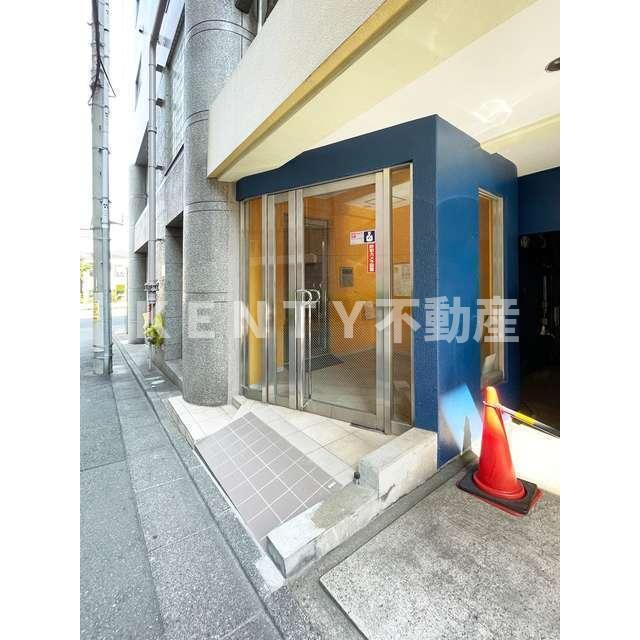 エントランス　落ち着いたエントランスです