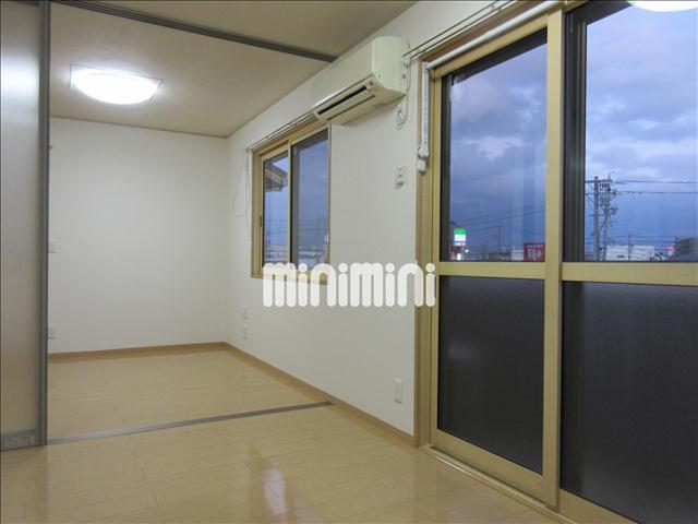 居室・リビング　南向きの明るいリビングです