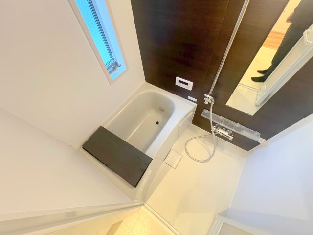 バス・シャワールーム　大きなバスルームは、足を伸ばせしてゆっくりできます。