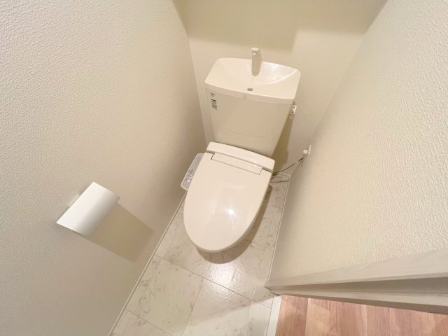 トイレ　清潔感のあるトイレは、誰もがリラックスできる空間です。