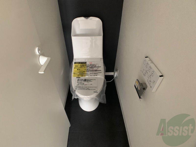 トイレ　温水洗浄便座なので快適に使用できそうですね。