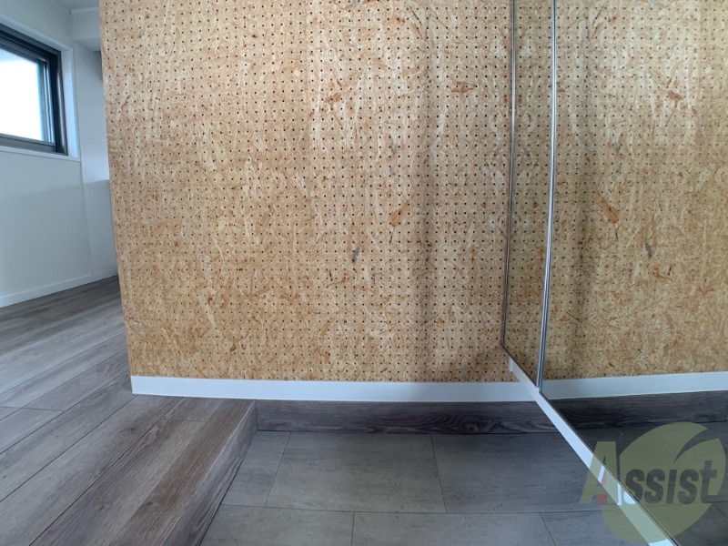 玄関　玄関から撮影しました。敷居が高くなくて安心ですね。