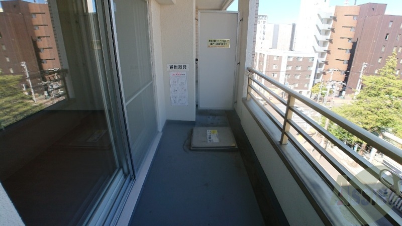 バルコニー　バルコニーが広くプチガーデニングも出来そうですね～。