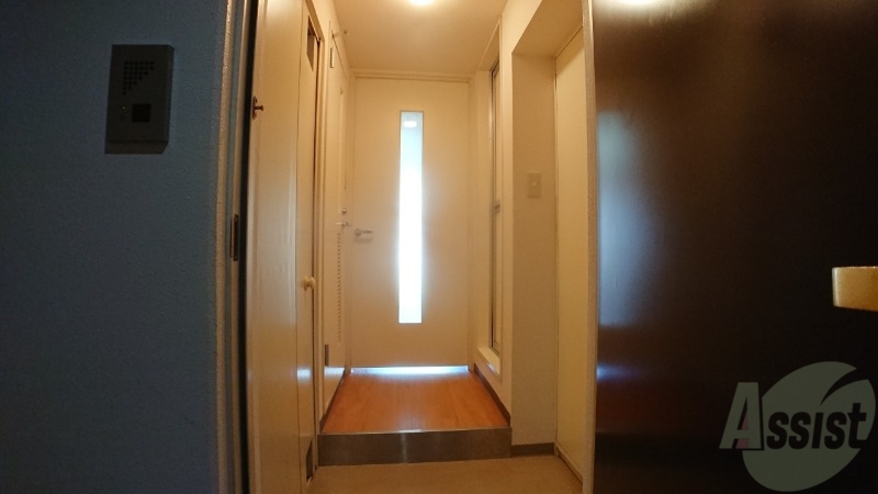 玄関　玄関です。白を基調としていて清潔感があります！