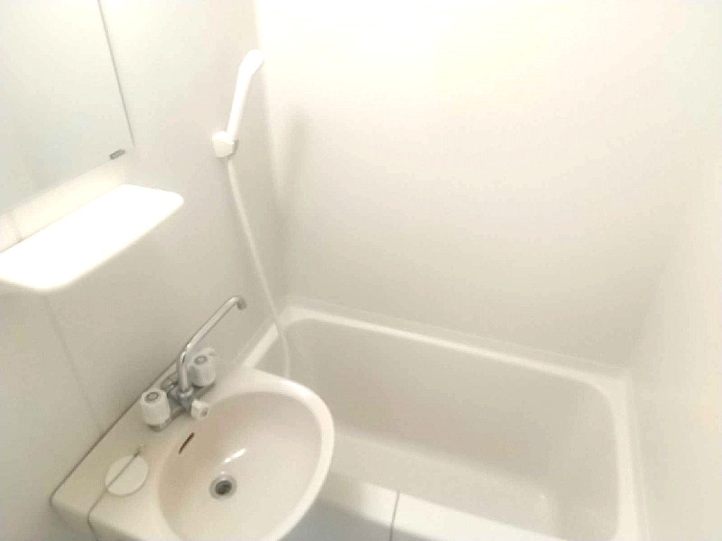 バス・シャワールーム　※設備・仕様は現況と異なる場合があります。