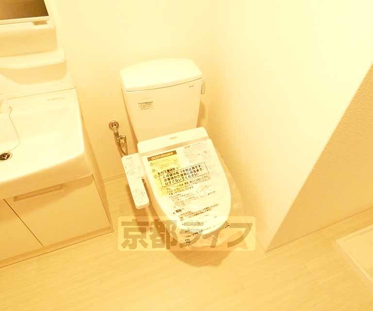 トイレ　ウォシュレット付きです。