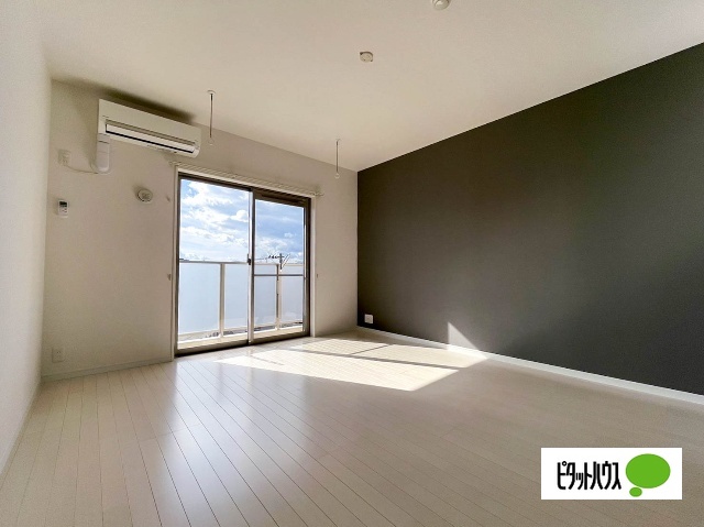 居室・リビング　別室写真です