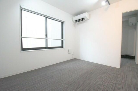 居室・リビング　☆明るい洋室☆