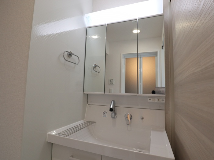 洗面設備　独立洗面化粧台付き