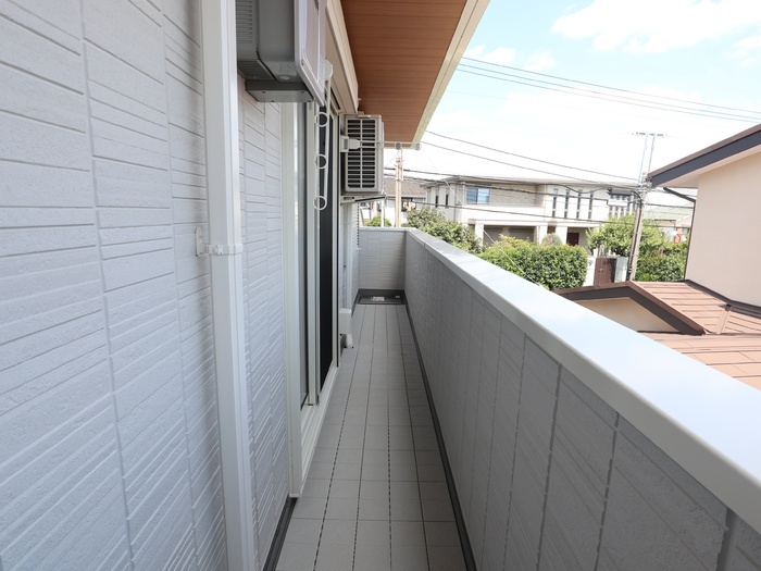 バルコニー　長さのあるバルコニー